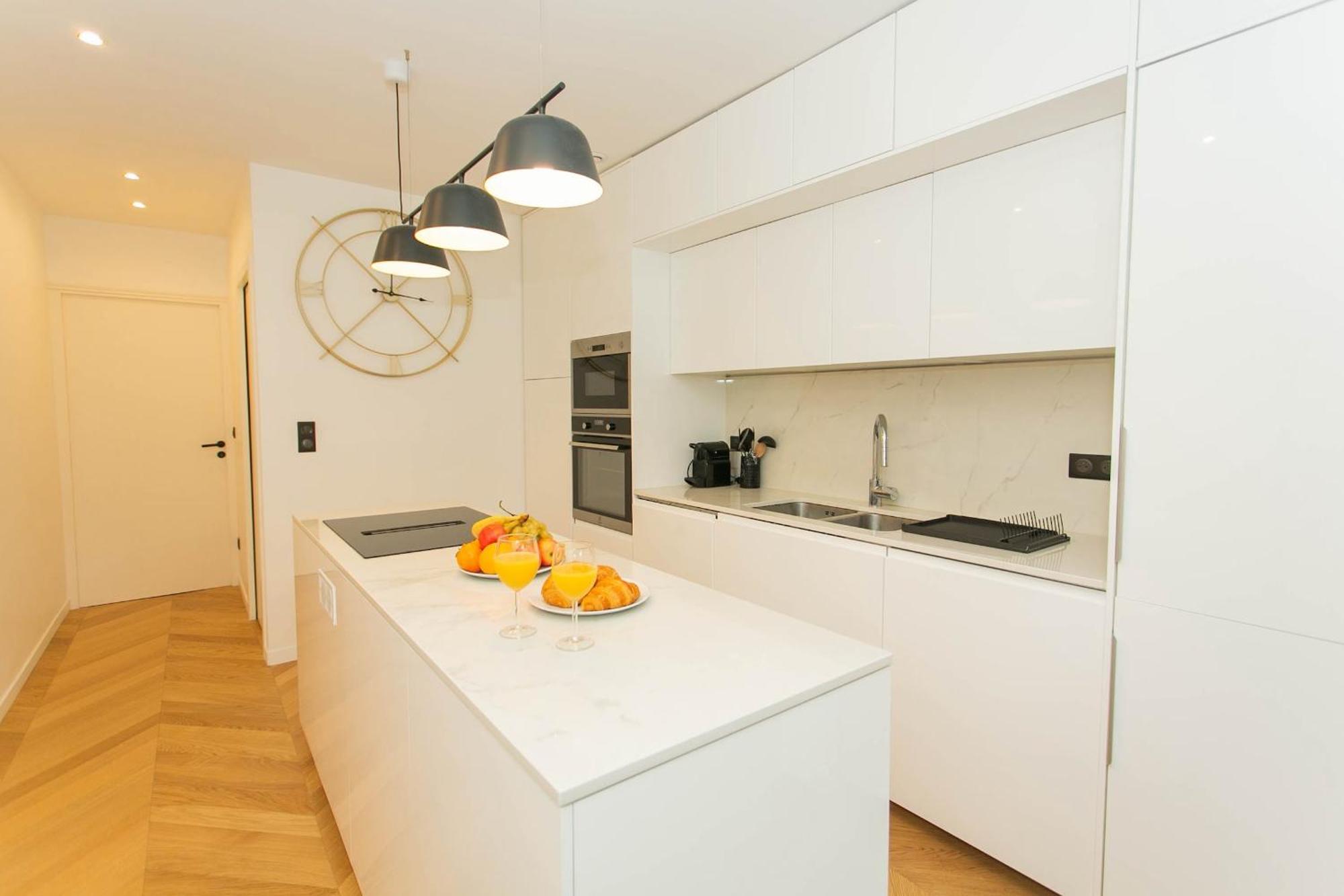 Apartment Haussmann - 2br Near Champs-elysees - Cityapartmentstay Paris