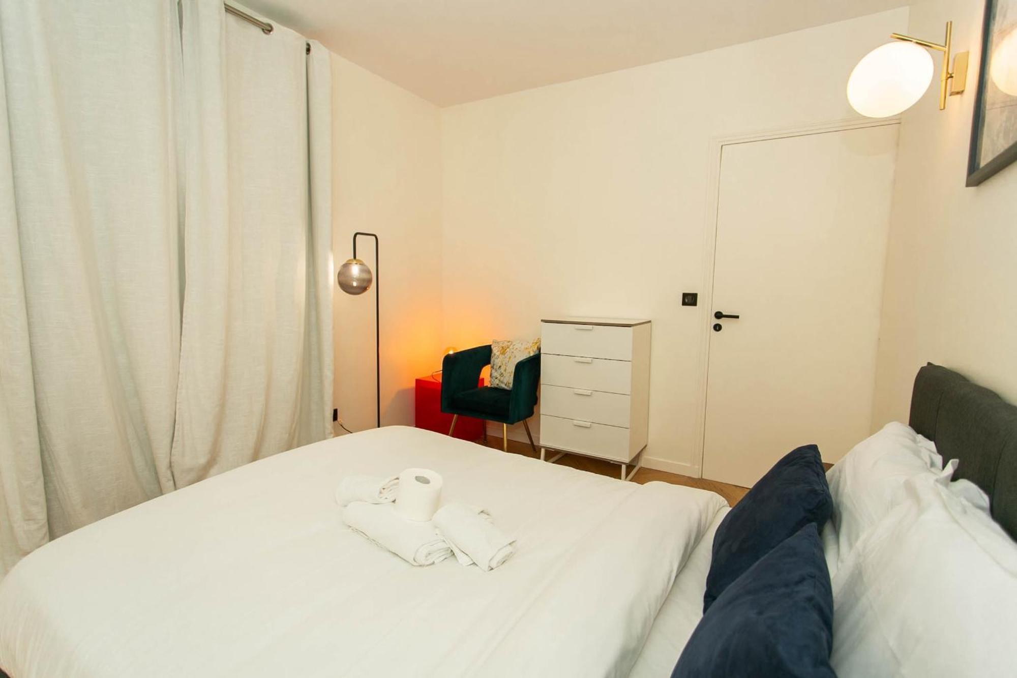 Haussmann - 2br Near Champs-elysees - Cityapartmentstay *