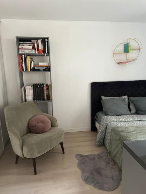 Cosy With Terrace Apartment *