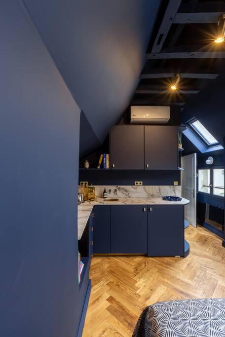 Midnight - Marais Apartment Paris