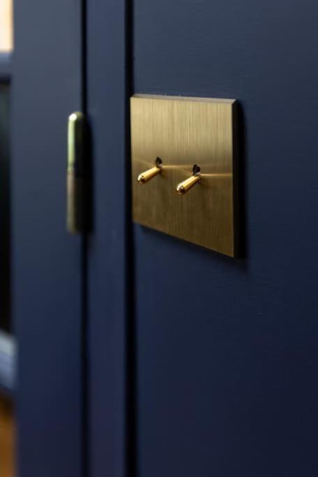 Midnight - Marais Apartment
