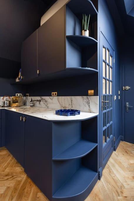 Midnight - Marais Apartment *