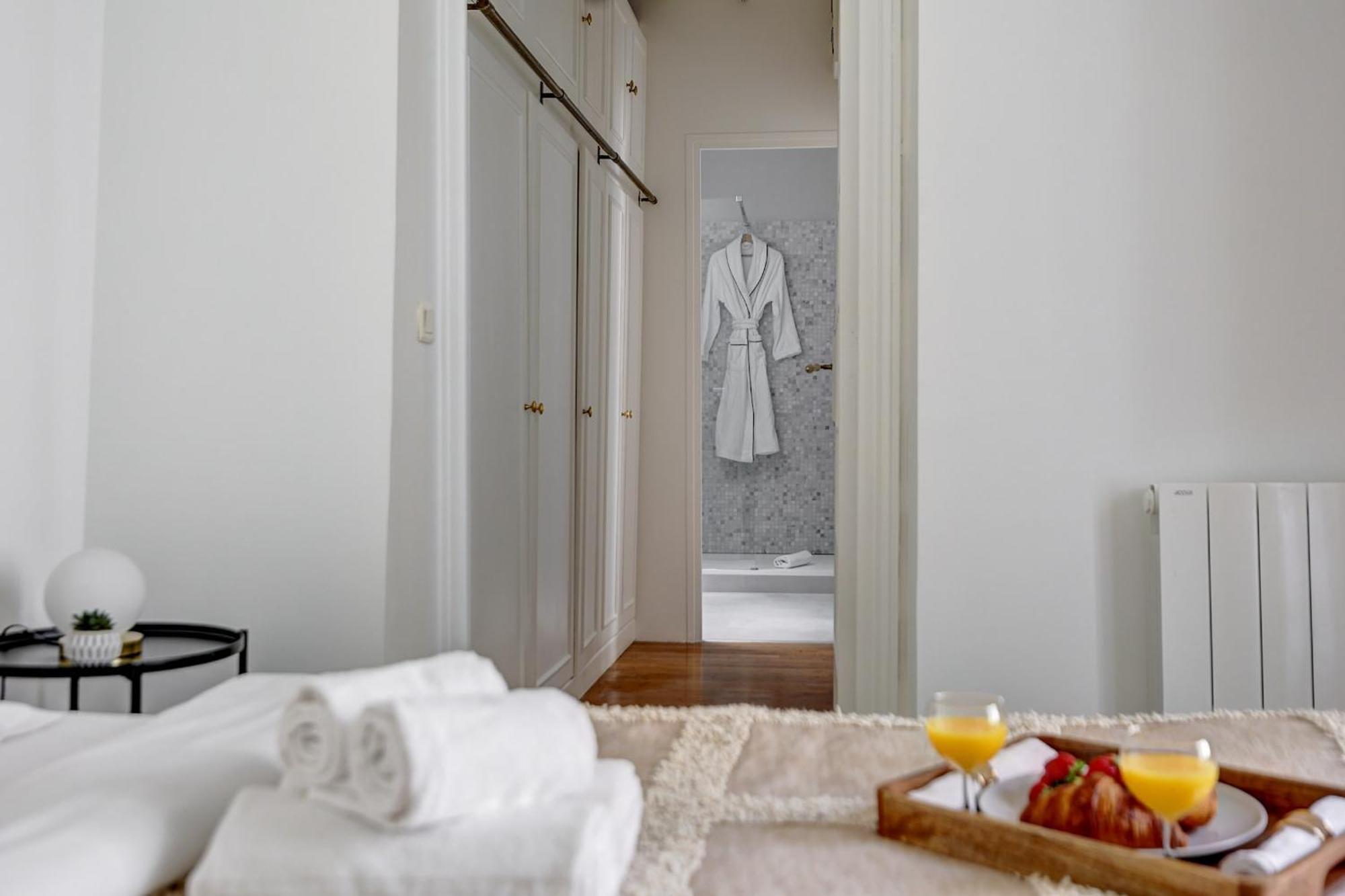 Champs-elysees - 2br With Balcony - Cityapartmentstay *
