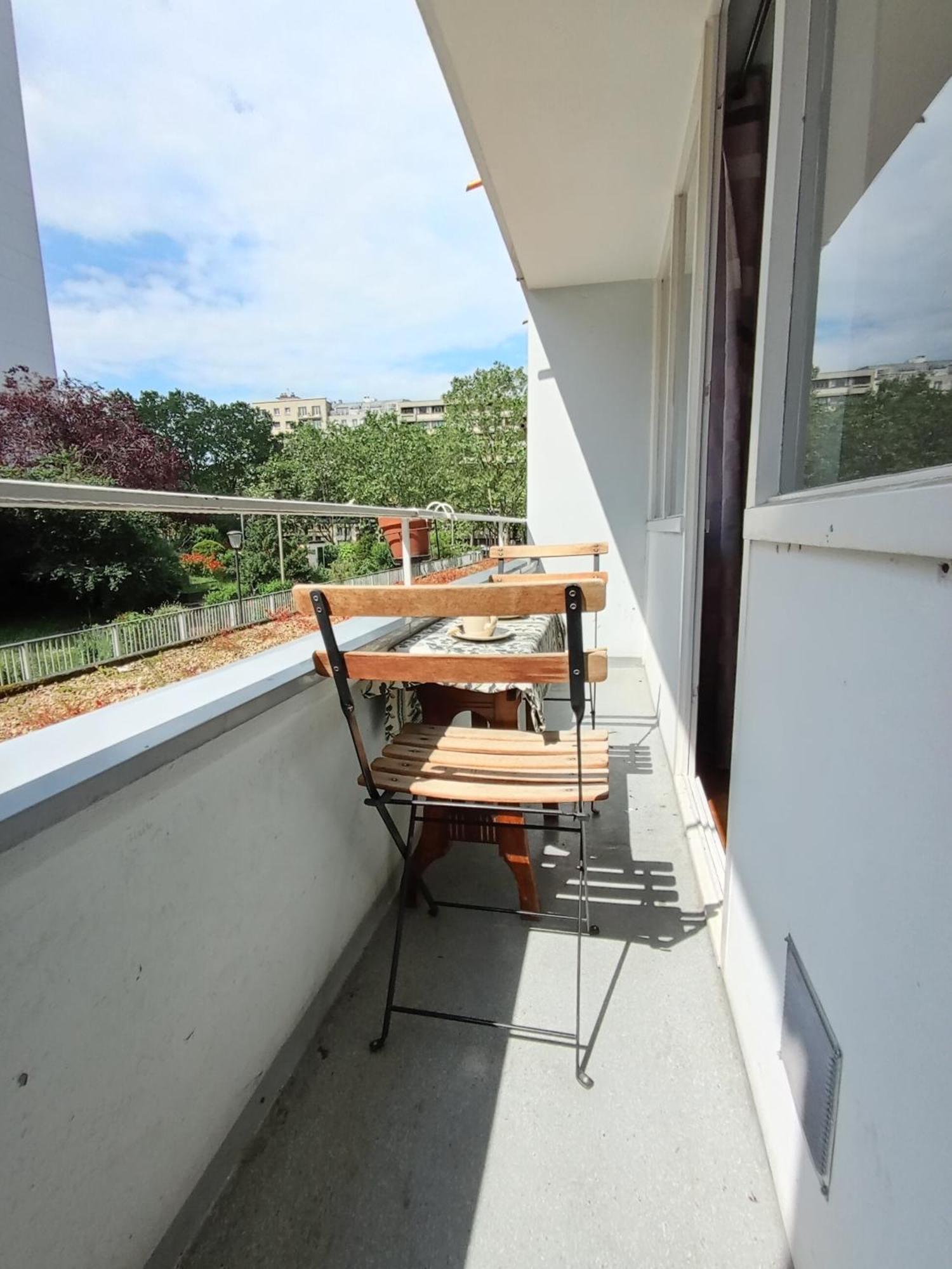 Double Lumineuse Centre Deux Pas Du Metro Homestay