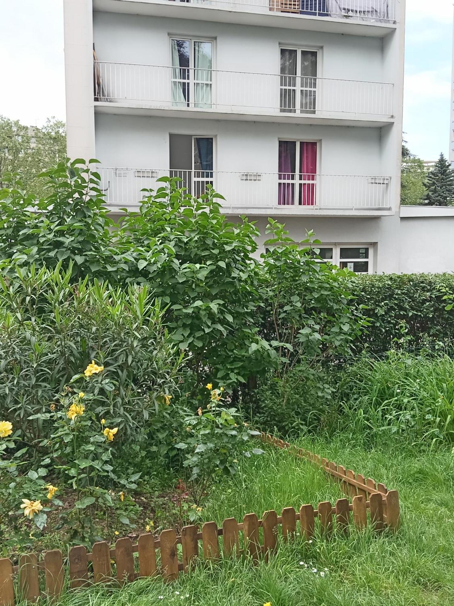 Double Lumineuse Centre Deux Pas Du Metro Homestay