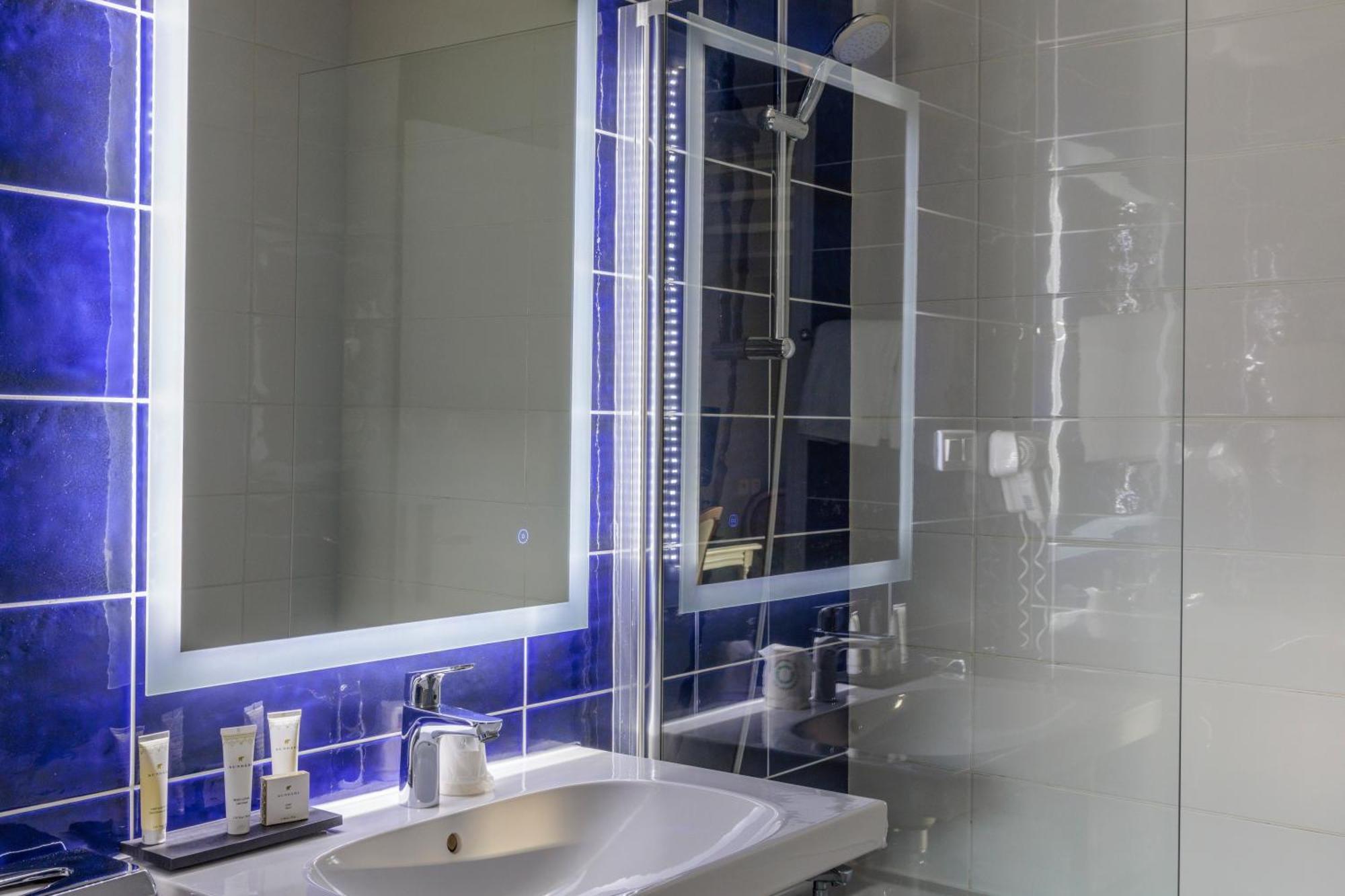 Hotel Saint Martin Bastille 3*
