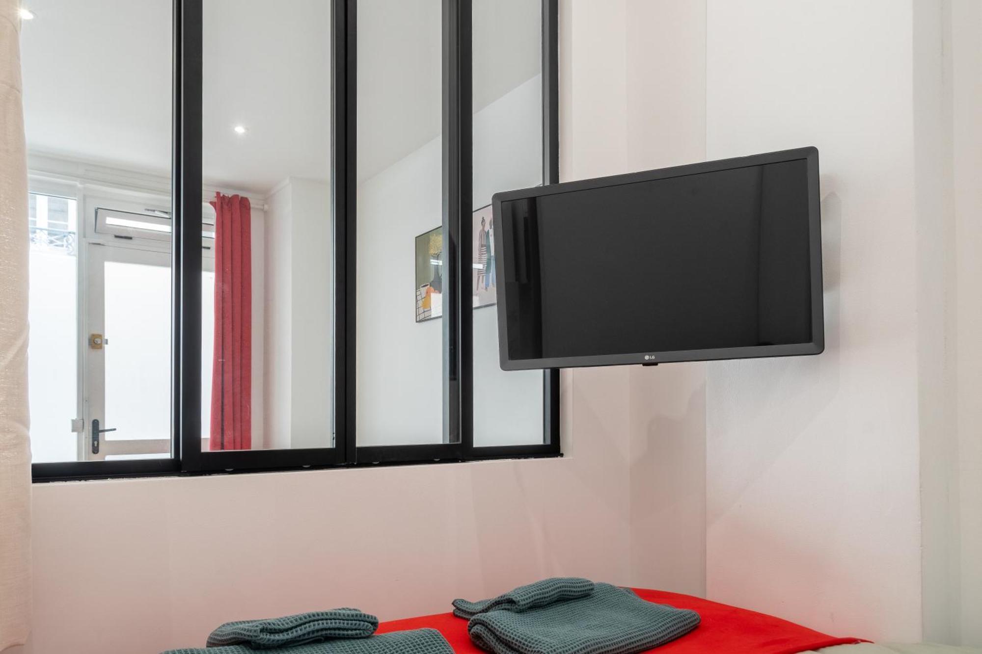 Lavie Maison Eiffel Ac Hot Tub *
