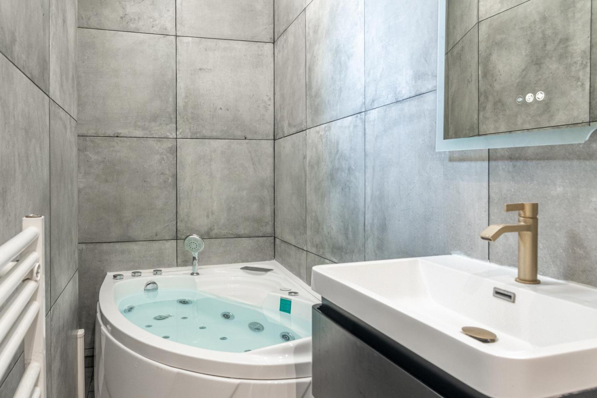 Lavie Maison Eiffel Ac Hot Tub * Paris
