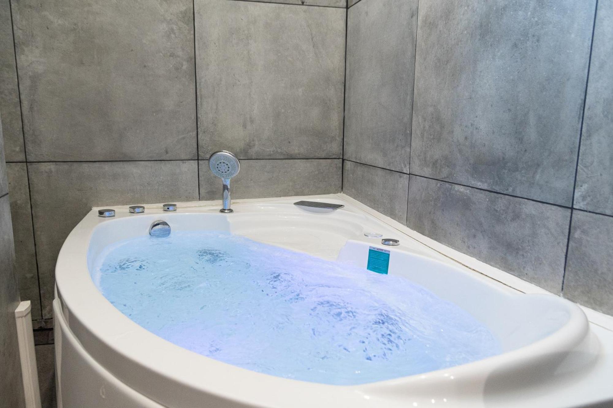 Lavie Maison Eiffel Ac Hot Tub * Paris