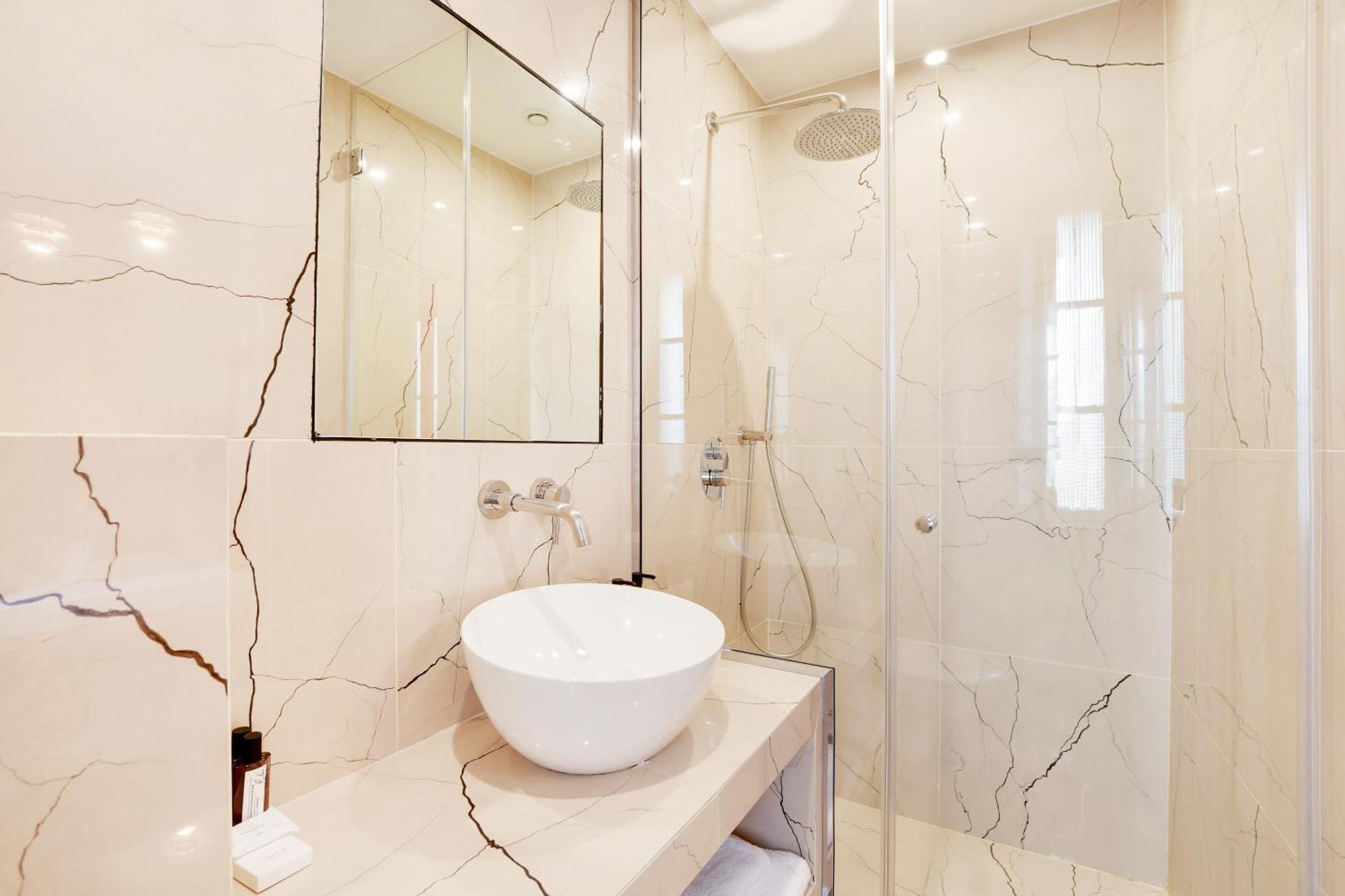 Parisian Luxury & Charm - St Germain Apartment *
