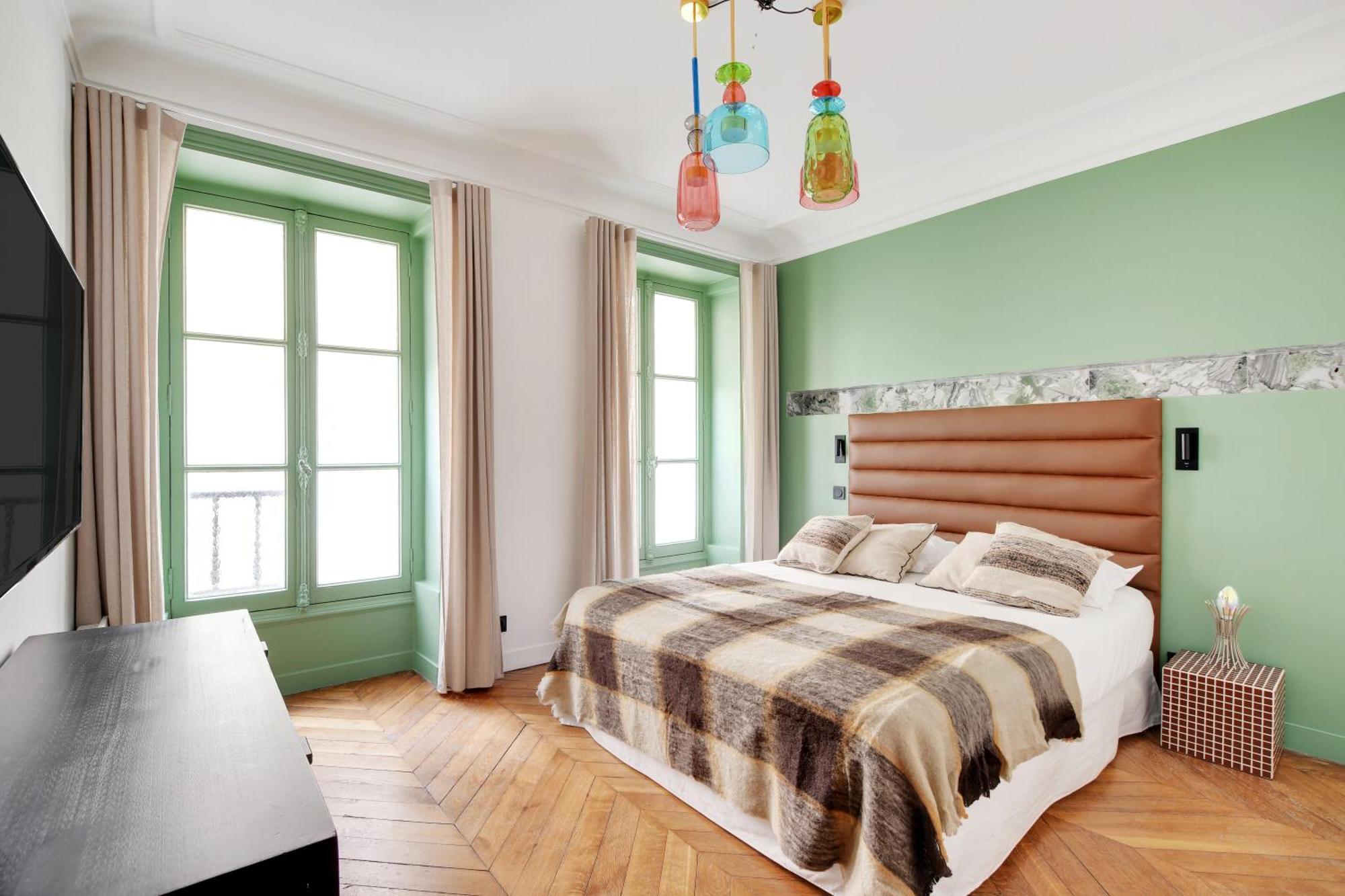 Parisian Luxury & Charm - St Germain Apartment *