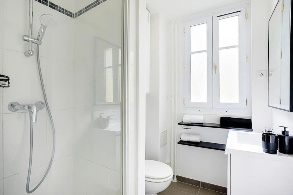 Lumineux 2 Pieces Batignolles Apartment Paris