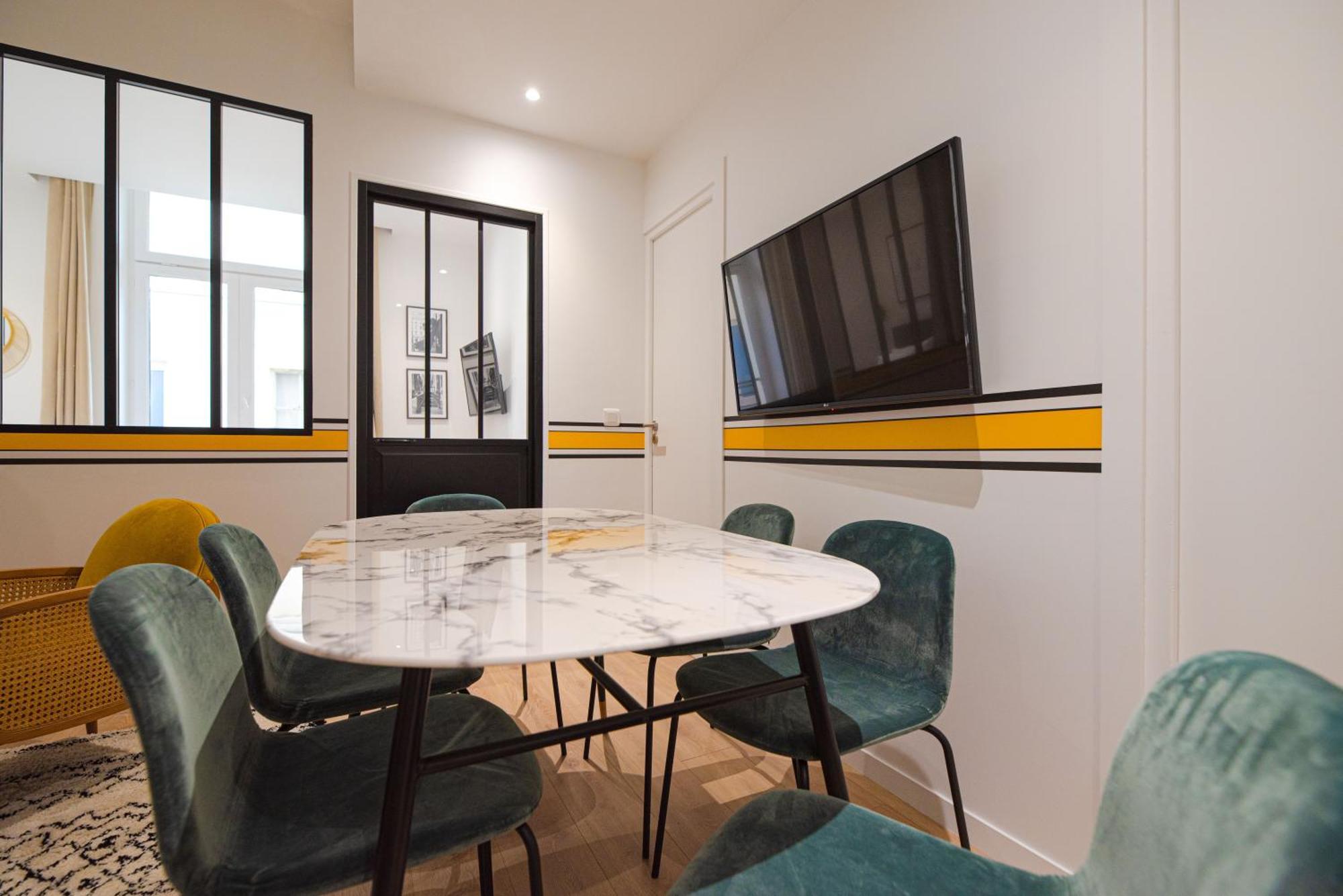 Apartment Mbm - Marais Paris