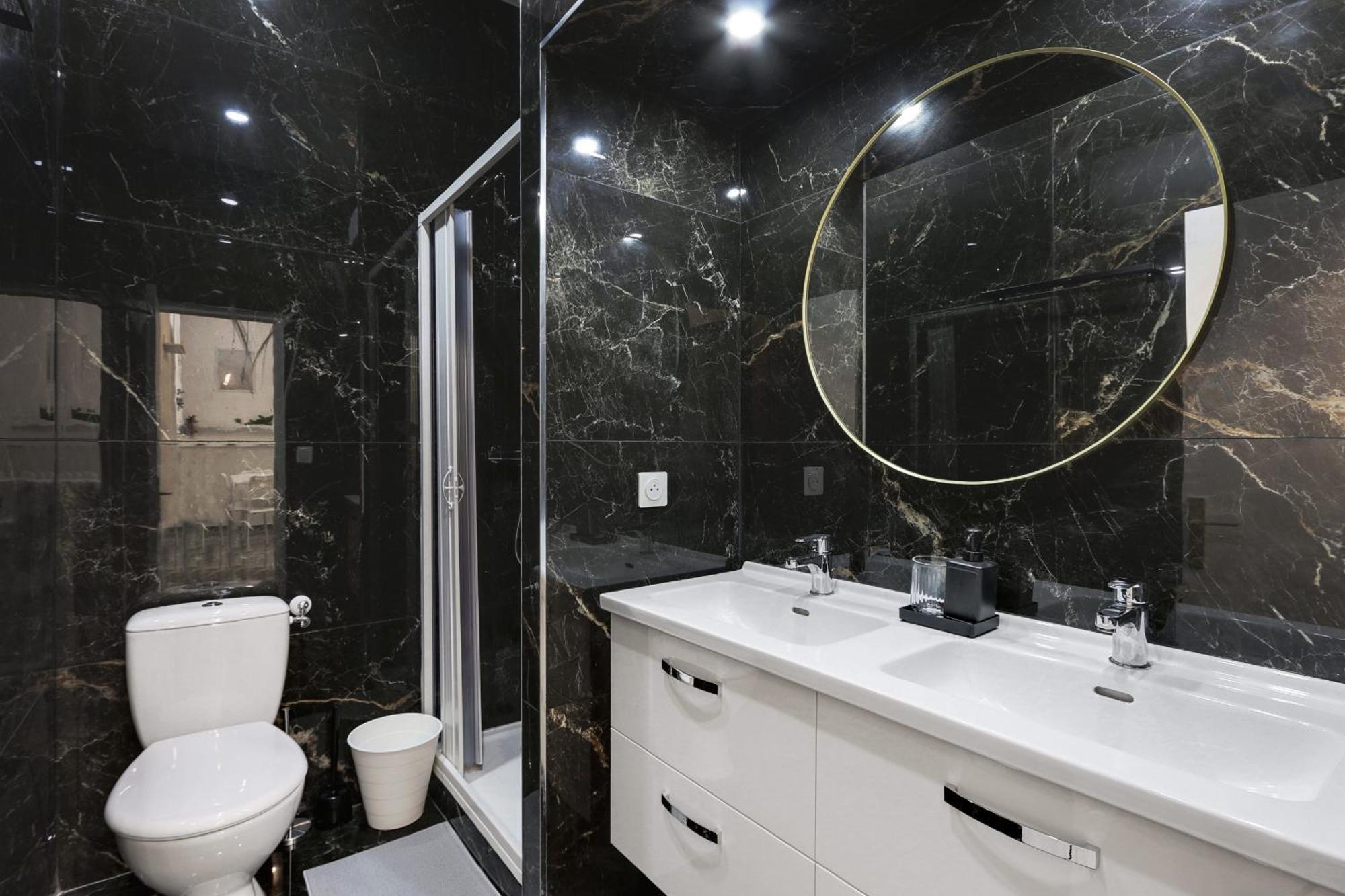 Sublime 2 Bedroom Flat In Apartment *