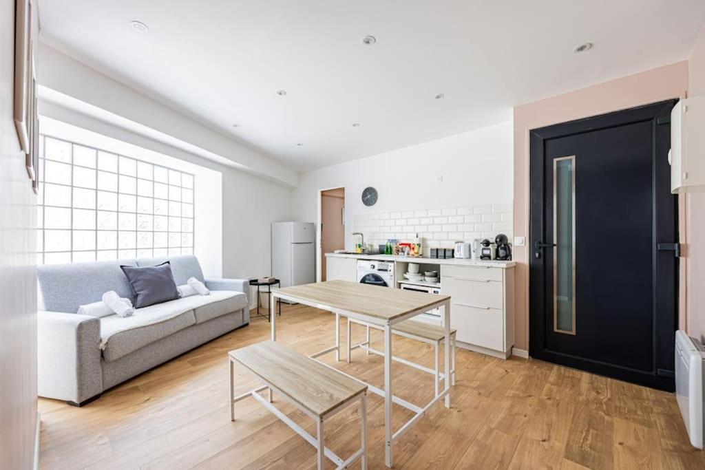 Apartment Charme Parisien 6 Personnes, 2 Chambres, 19eme *