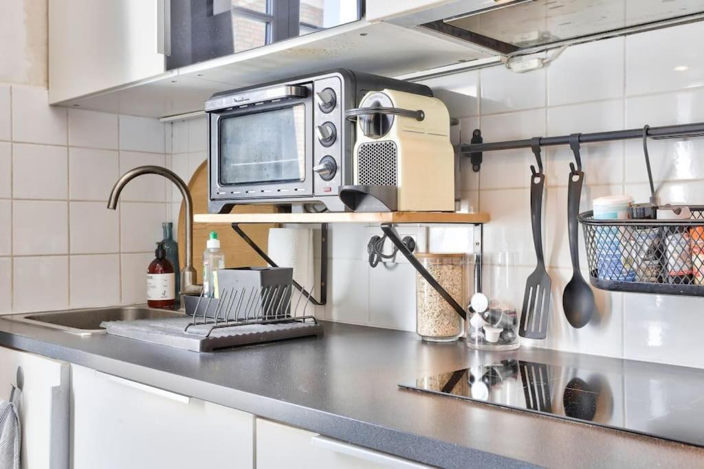 Apartment Elegant Studio Au Coeur De Montmartre Paris