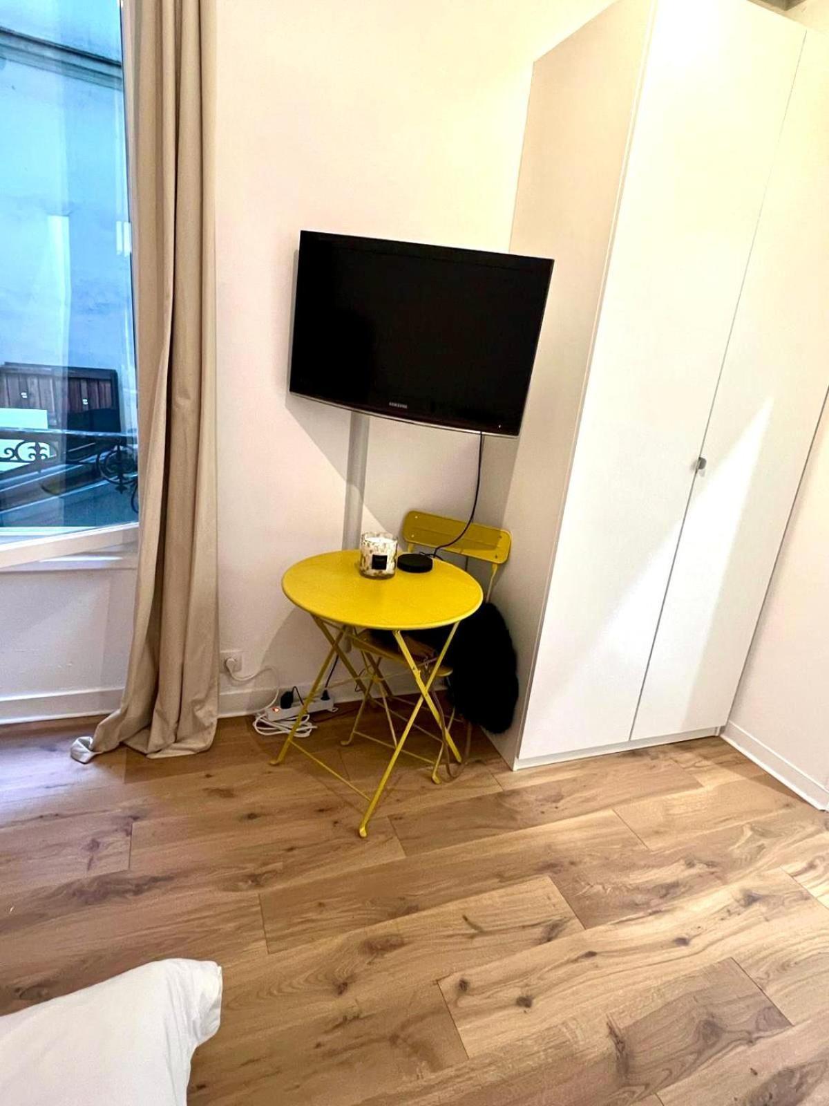 Eiffel Tower View - Time Right Apartment *