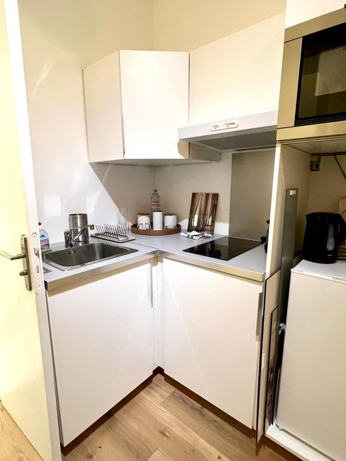 Eiffel Tower View - Time Right Apartment Paris