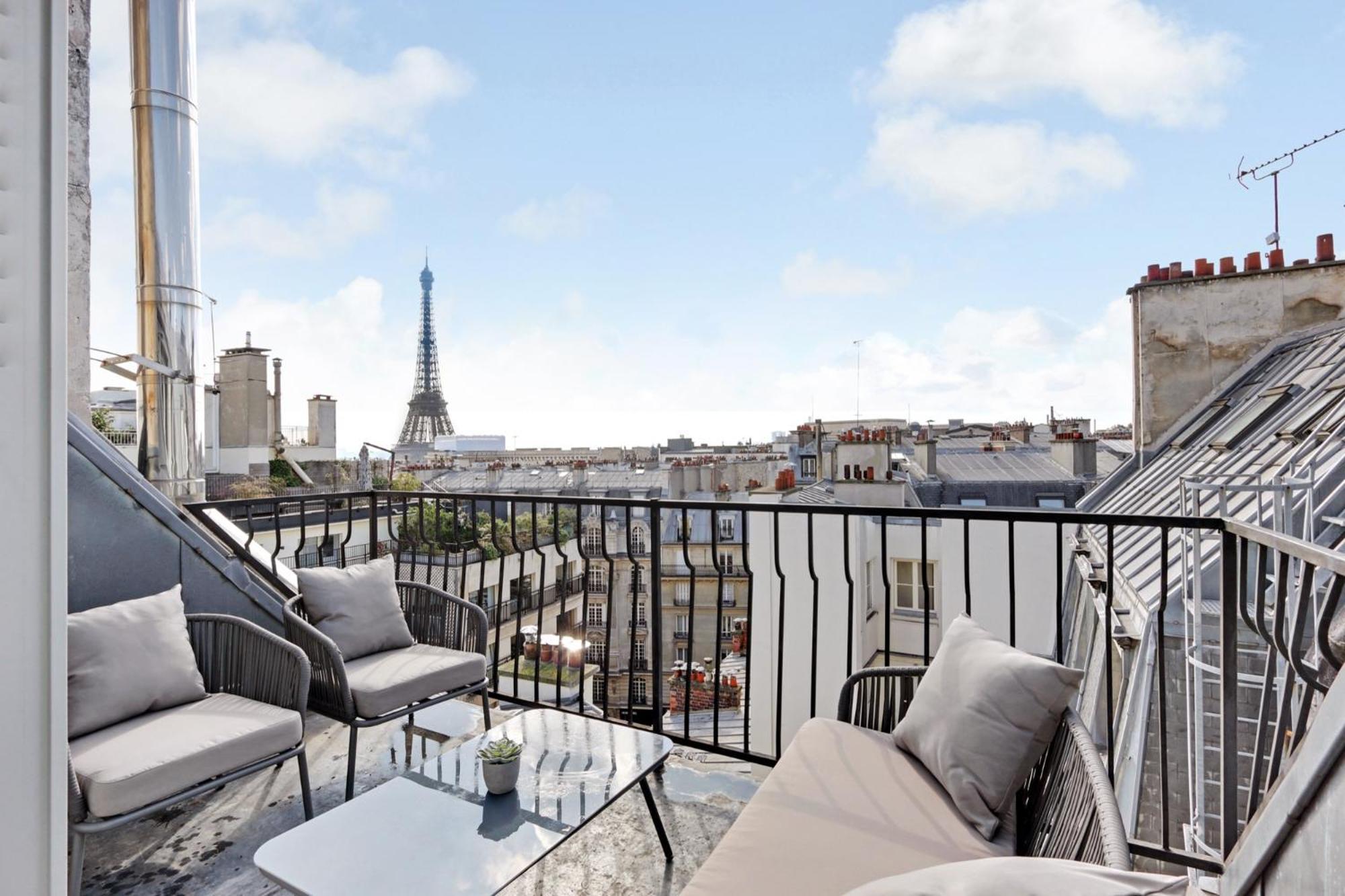 Eiffel Tower View - Time Right * Paris