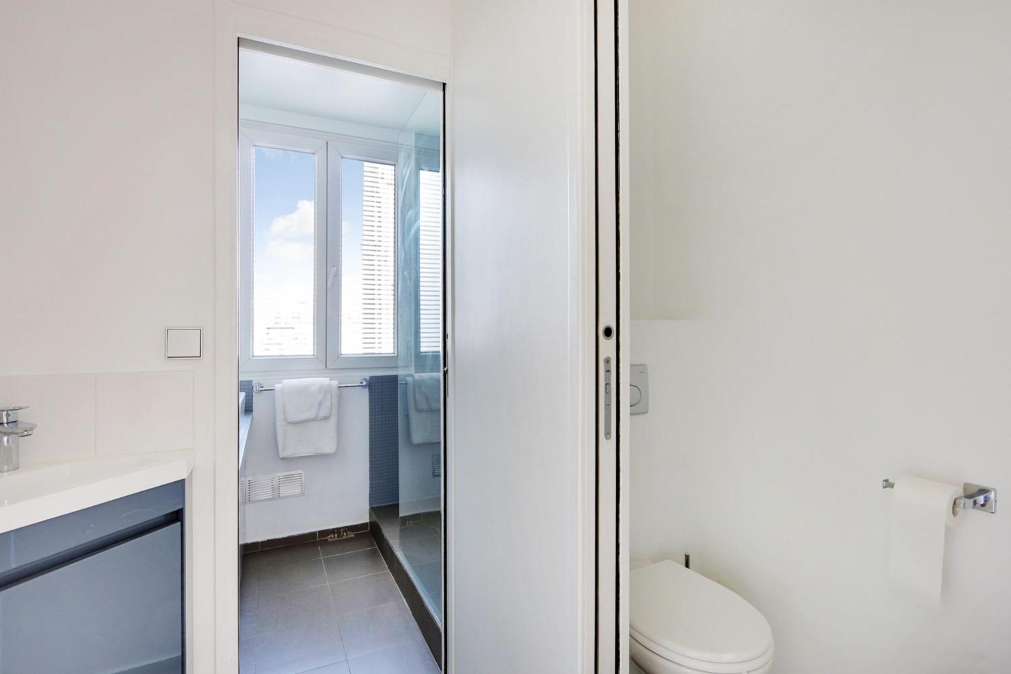 Eiffel Tower View - Time Right Apartment Paris