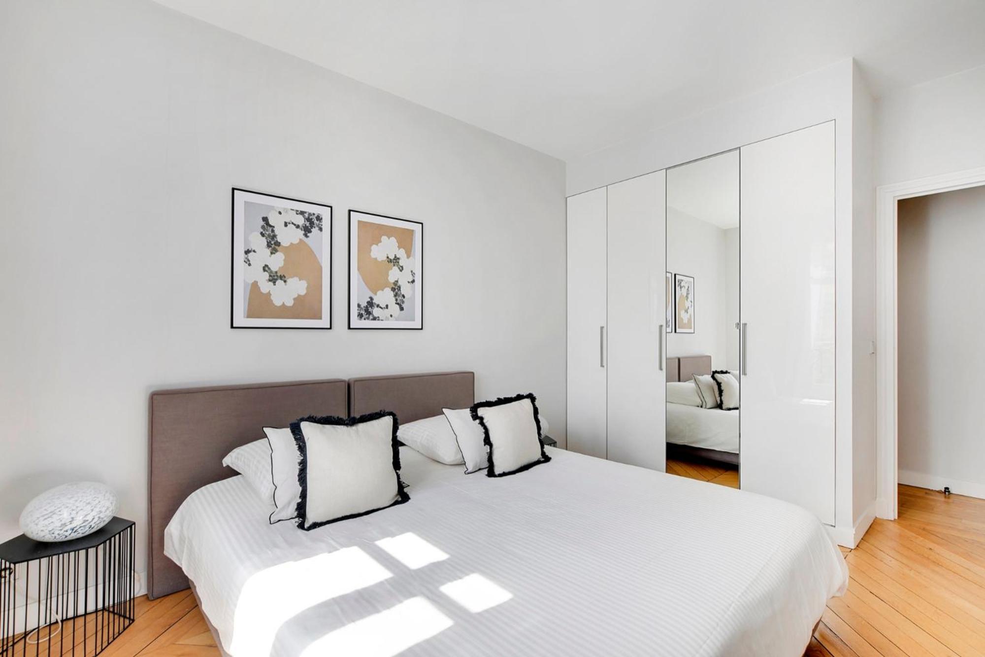 Apartment Eiffel Tower View - Time Right