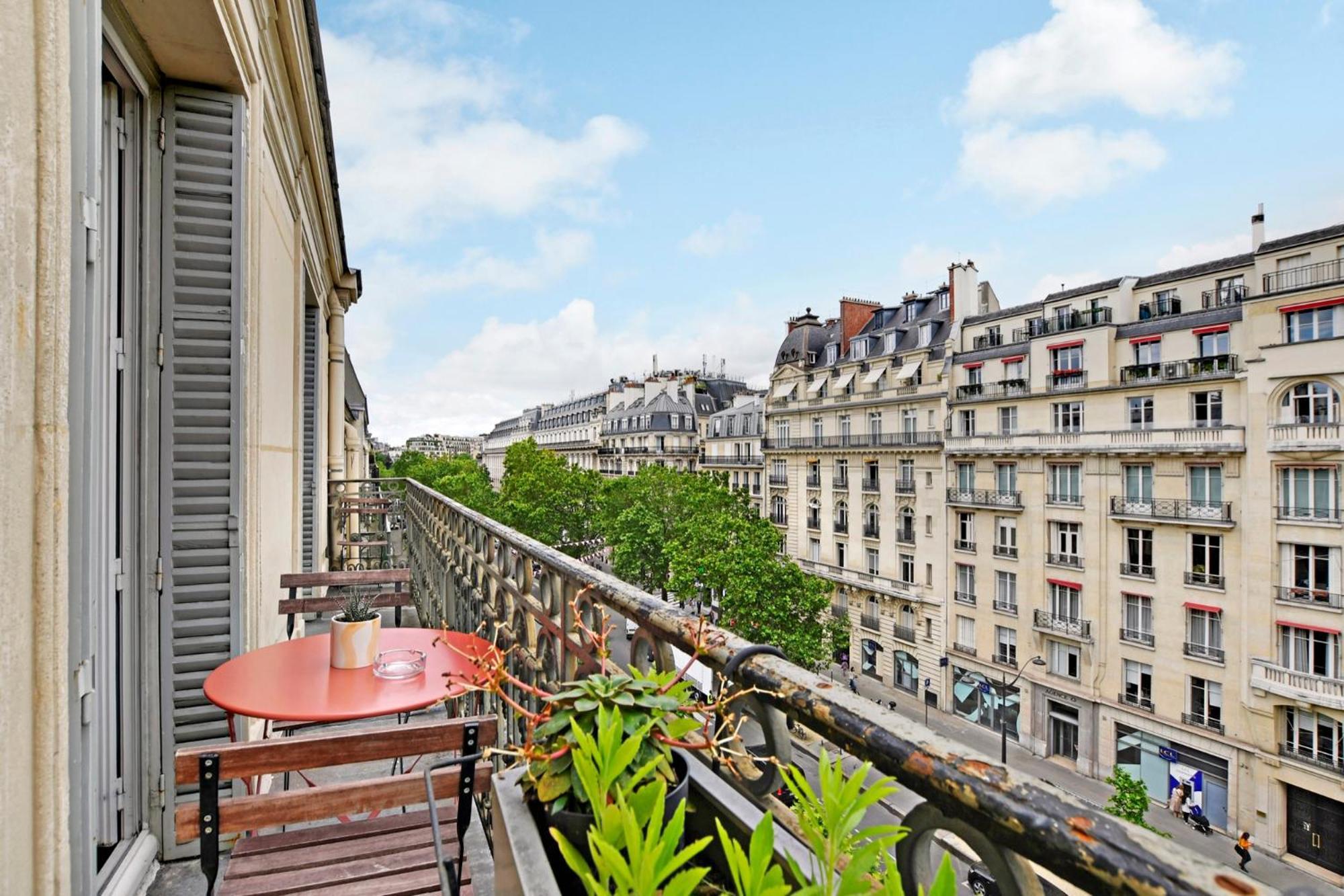 Eiffel Tower View - Time Right * Paris