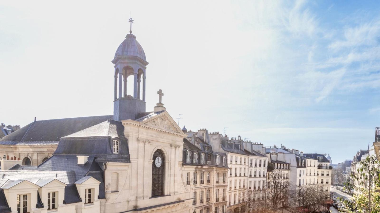Famous Parisian Designer's Pied-a-terre In Le Marais *