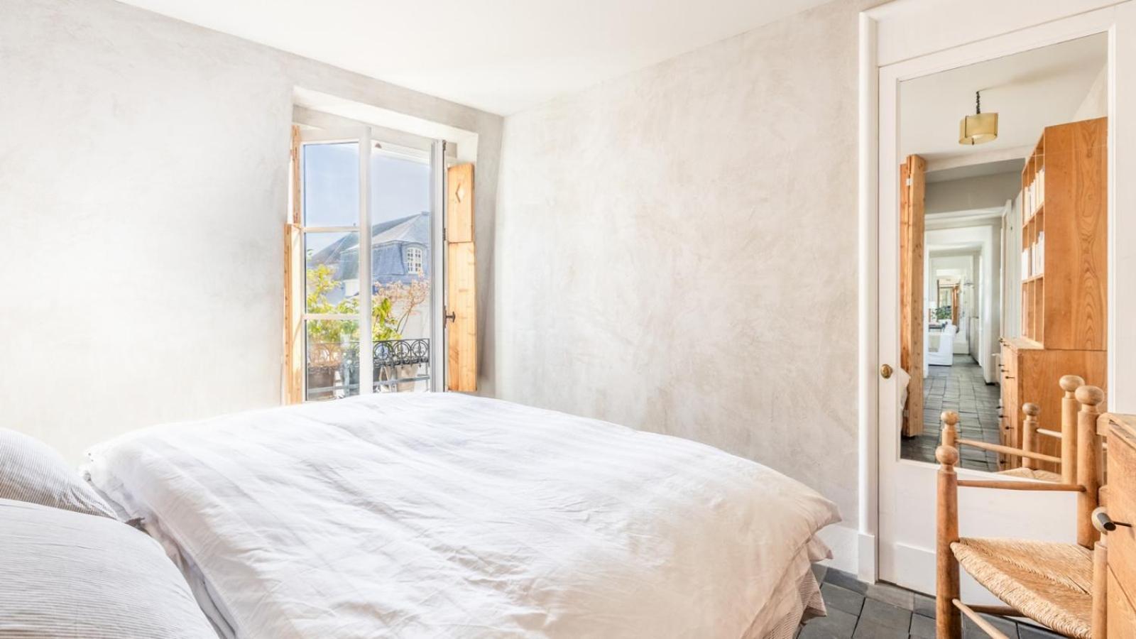 Famous Parisian Designer's Pied-a-terre In Le Marais Apartment *