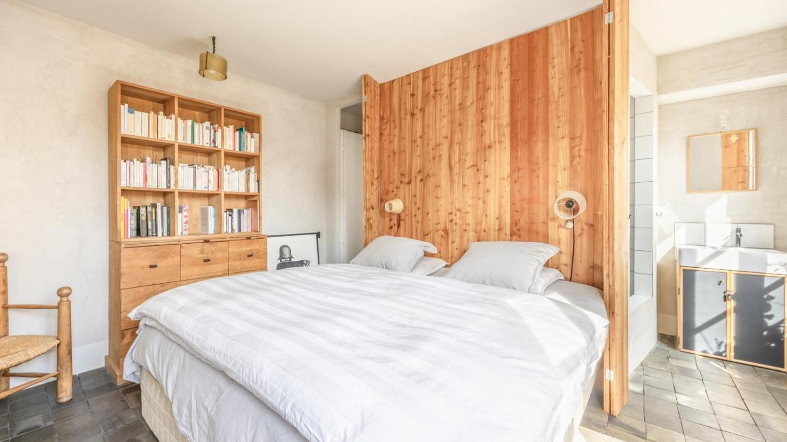 Famous Parisian Designer's Pied-a-terre In Le Marais Apartment Paris