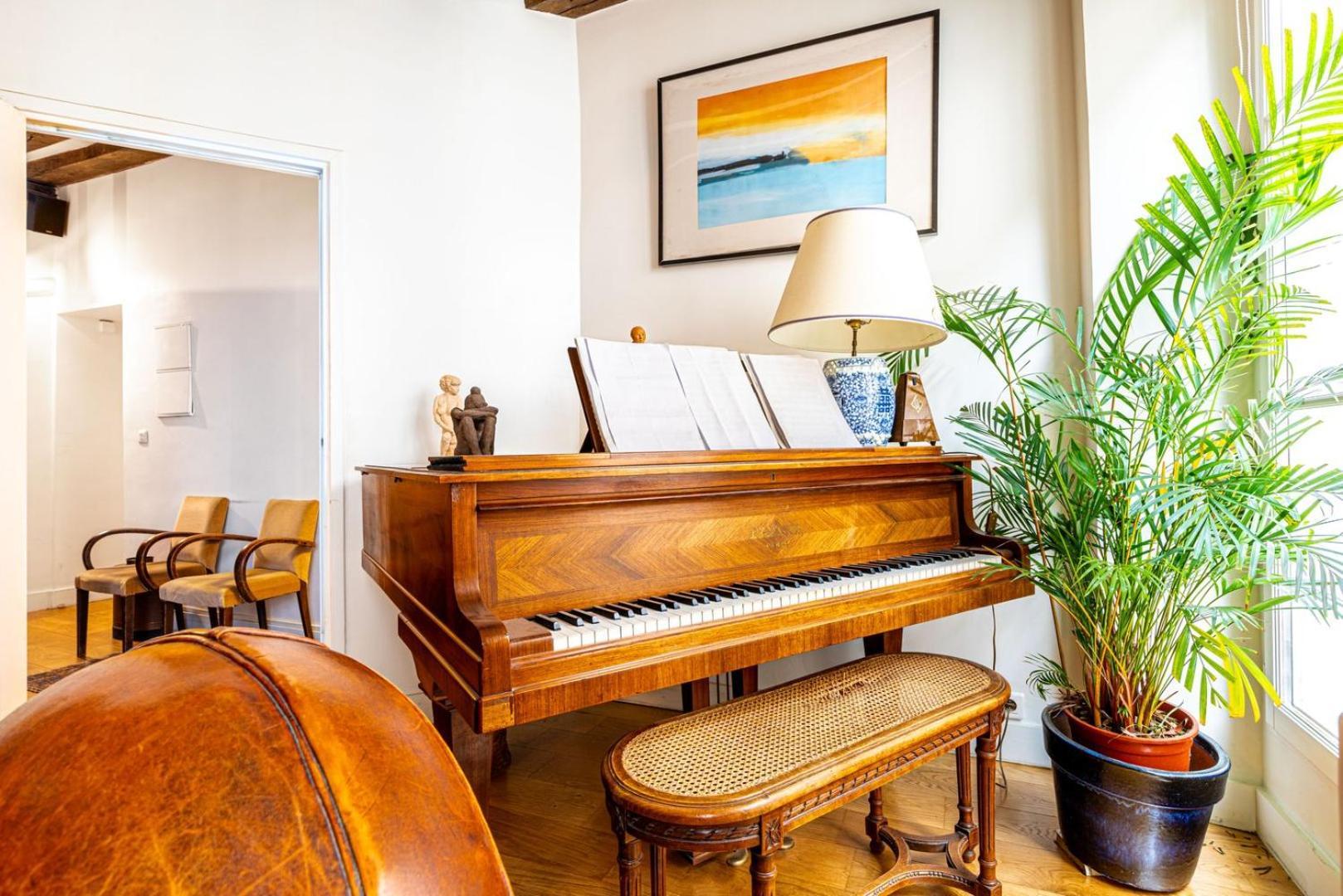 Guestready - Stone Near Sainte-chapelle Paris