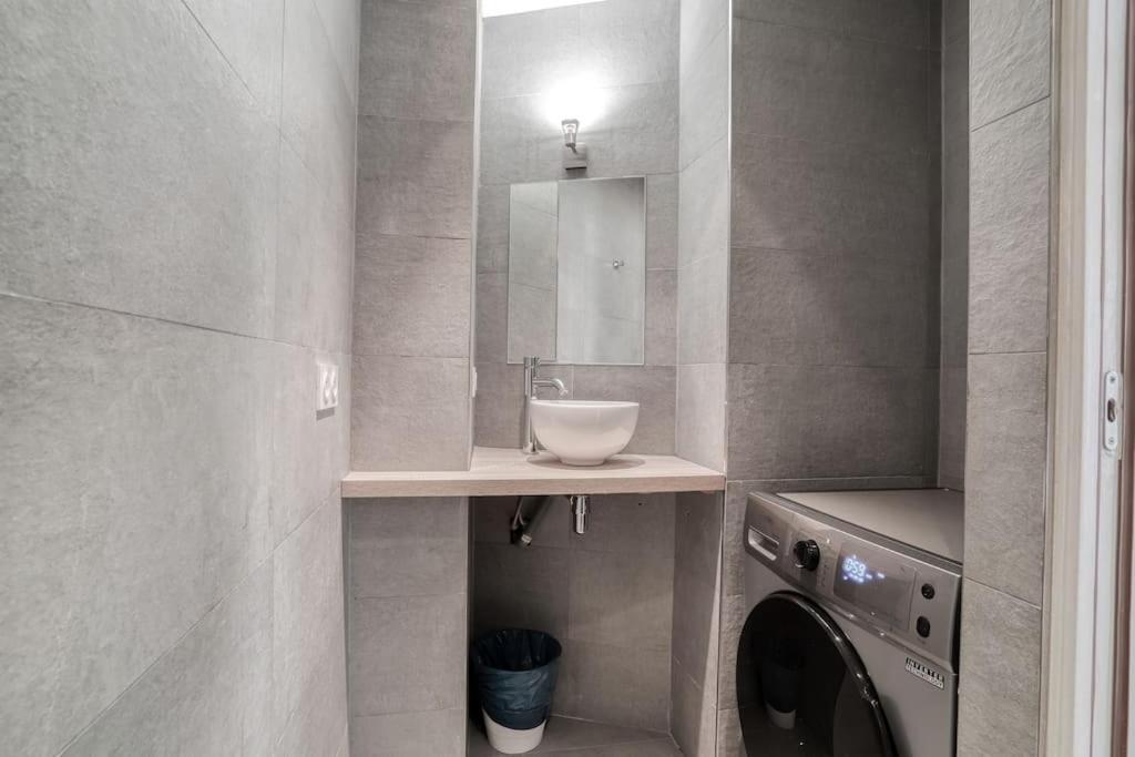 Tour Eiffel - Champs-elysees Apartment Paris