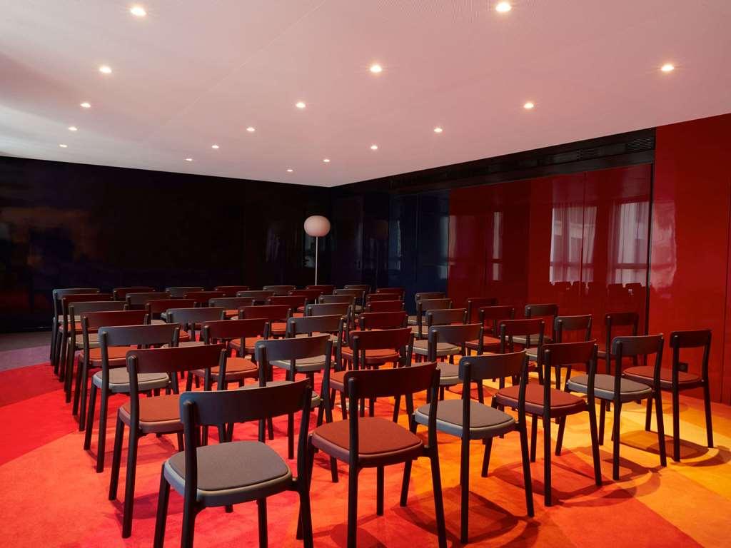 Hotel So/
