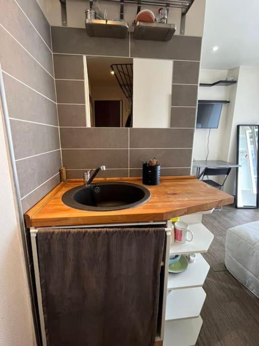 Goodguest - 18eme Bail Mobilite Apartment Paris