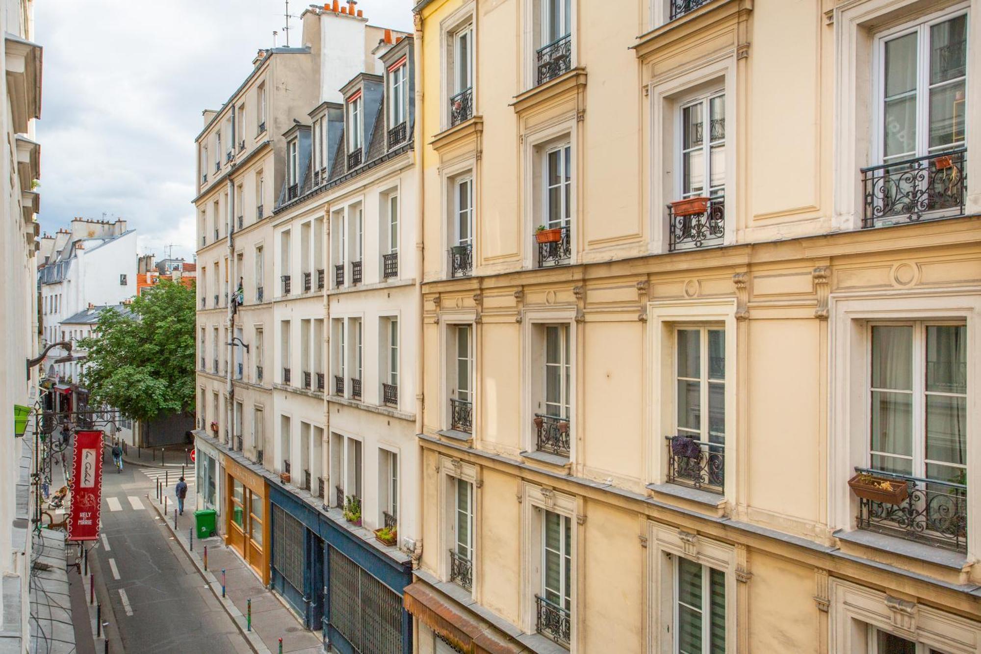 Apartment Charming Parisian With Views Paris