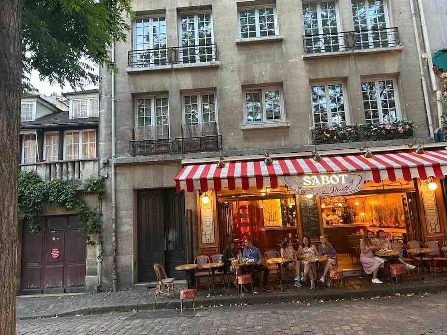 One In Montmartre Apartment