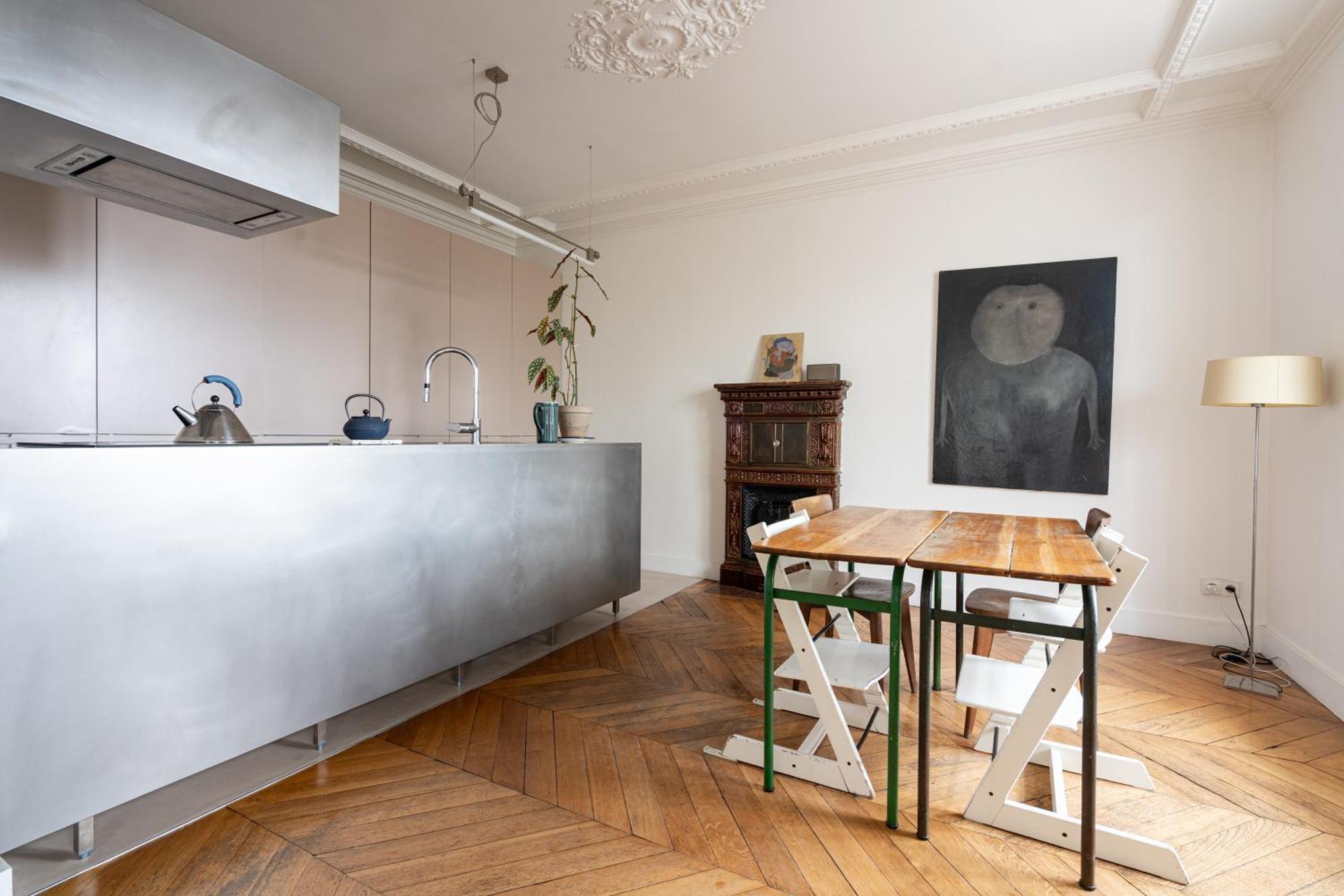 2 Bd Lovely Facing Canal St Martin Sleeps 6 Apartment