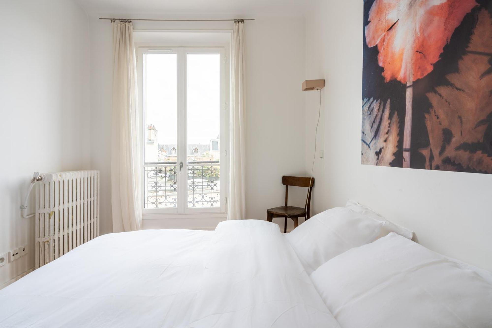 2 Bd Lovely Facing Canal St Martin Sleeps 6 Apartment Paris