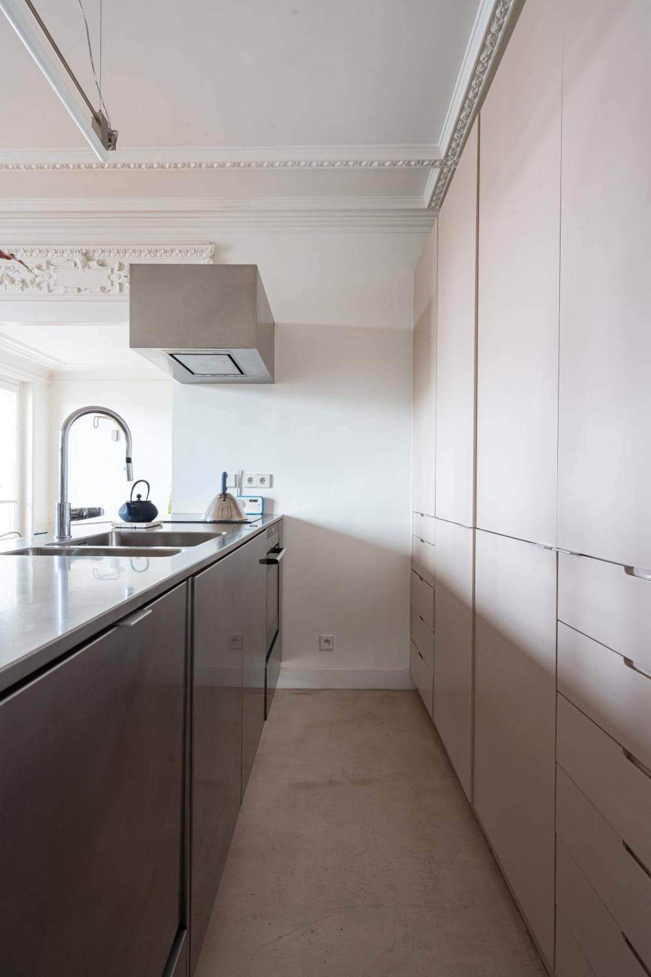 2 Bd Lovely Facing Canal St Martin Sleeps 6