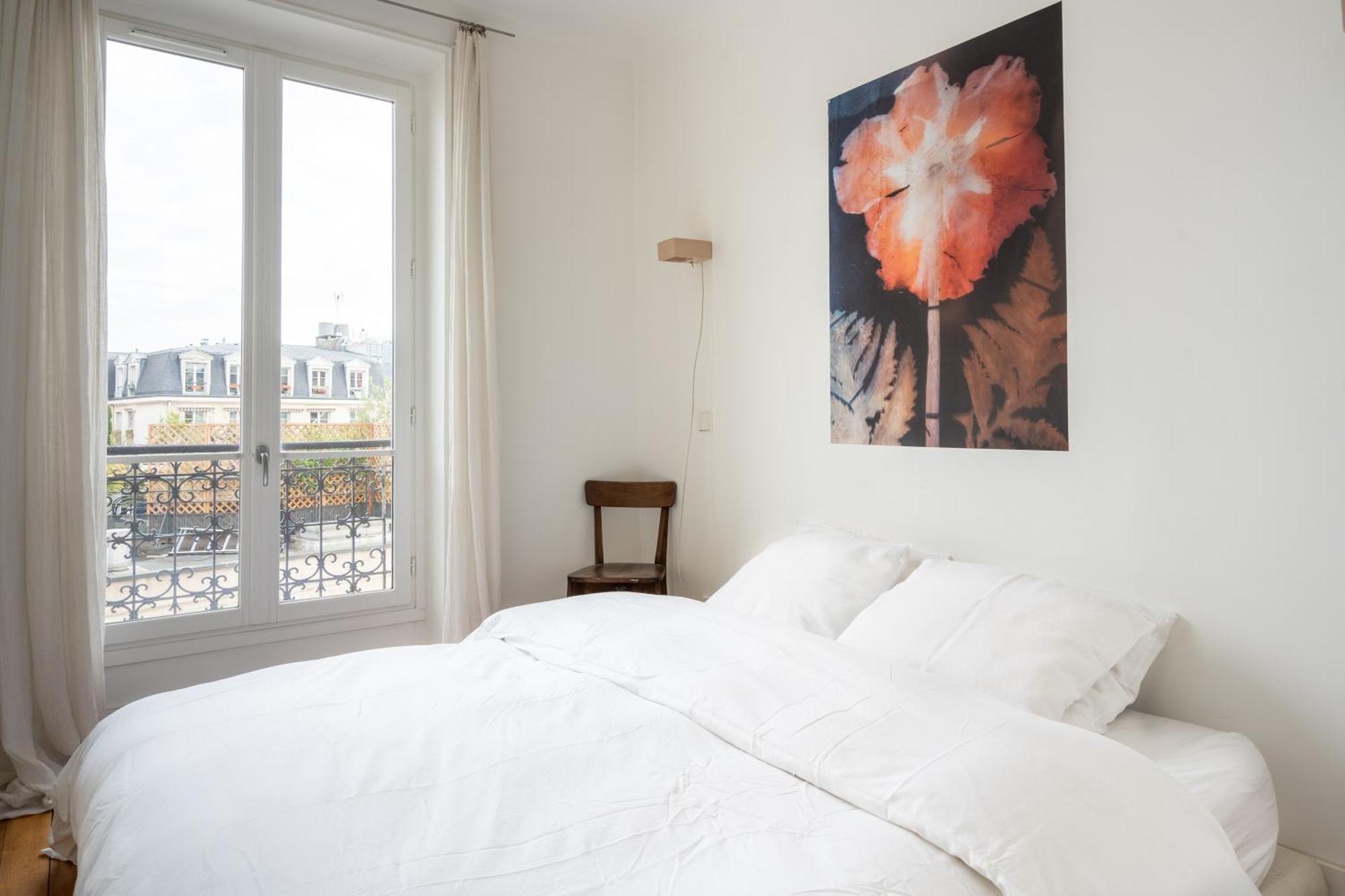 Apartment 2 Bd Lovely Facing Canal St Martin Sleeps 6 *