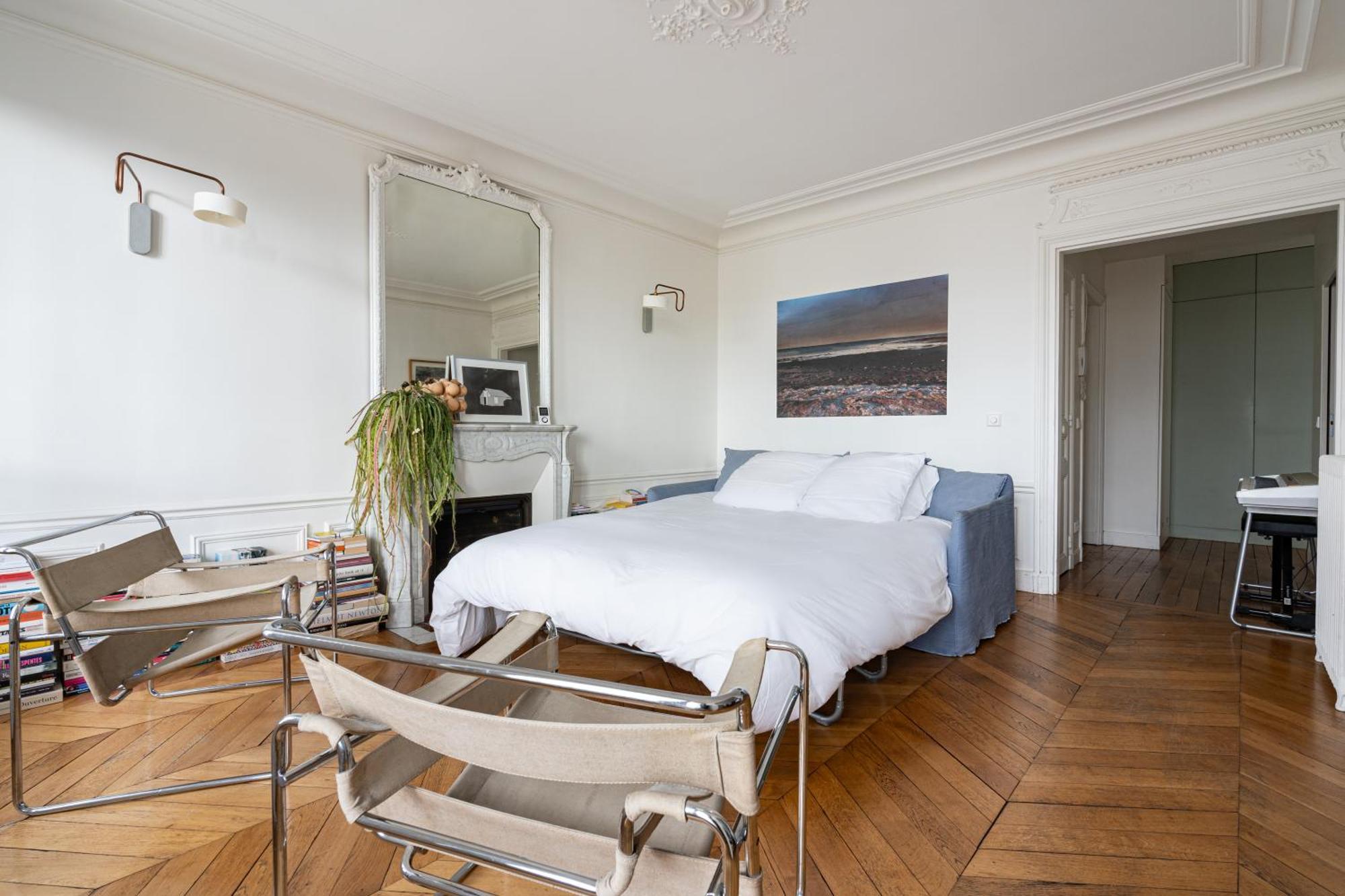 2 Bd Lovely Facing Canal St Martin Sleeps 6 * Paris