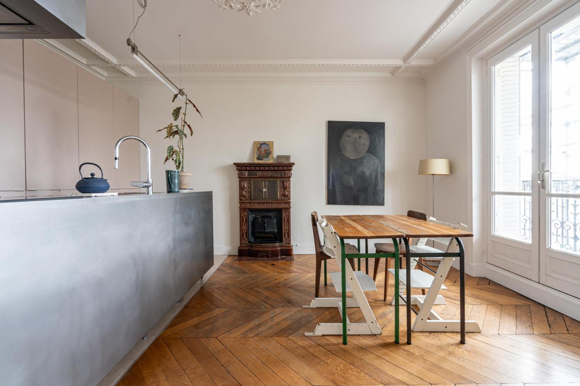 2 Bd Lovely Facing Canal St Martin Sleeps 6 Paris