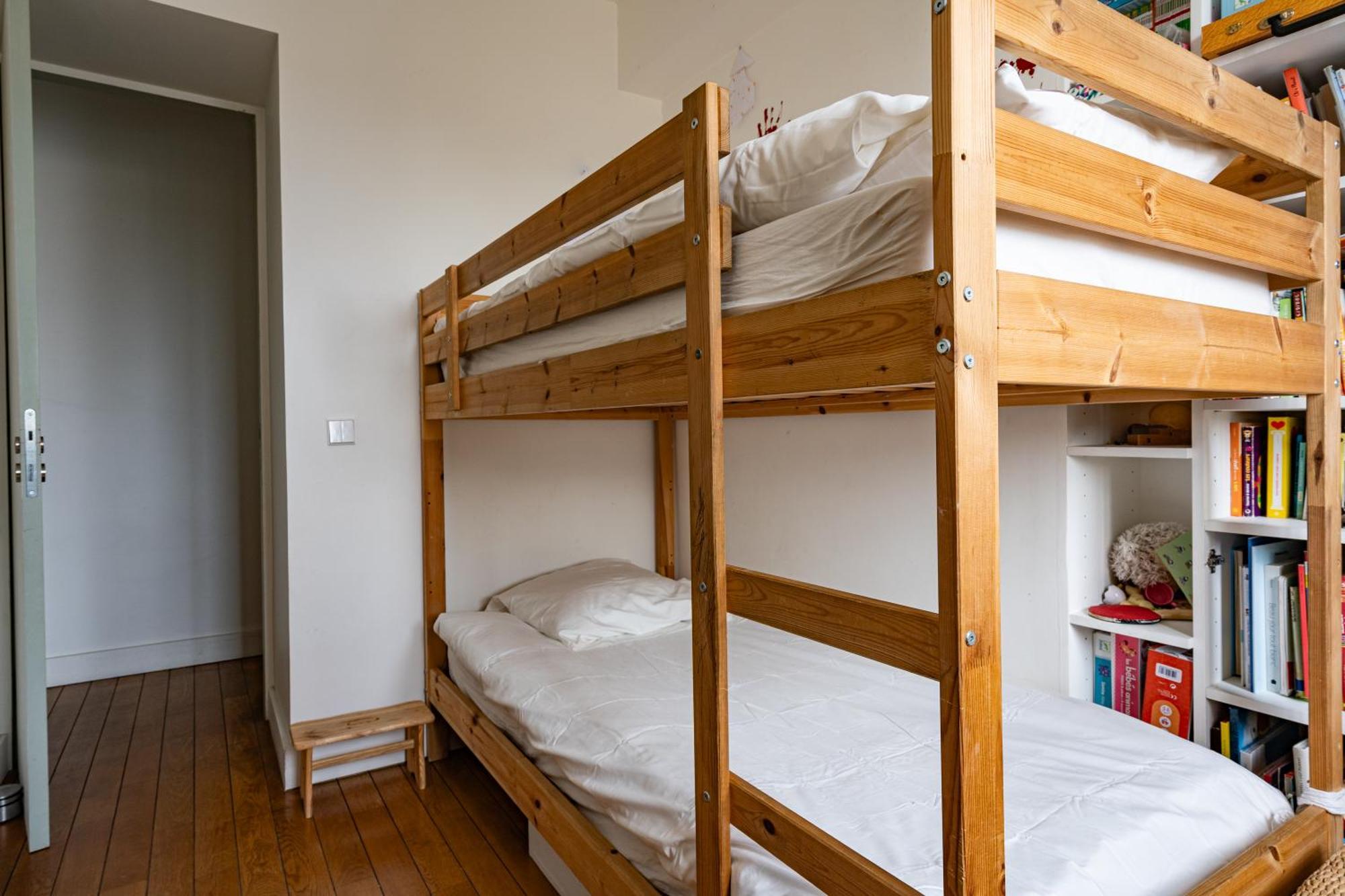 2 Bd Lovely Facing Canal St Martin Sleeps 6 *