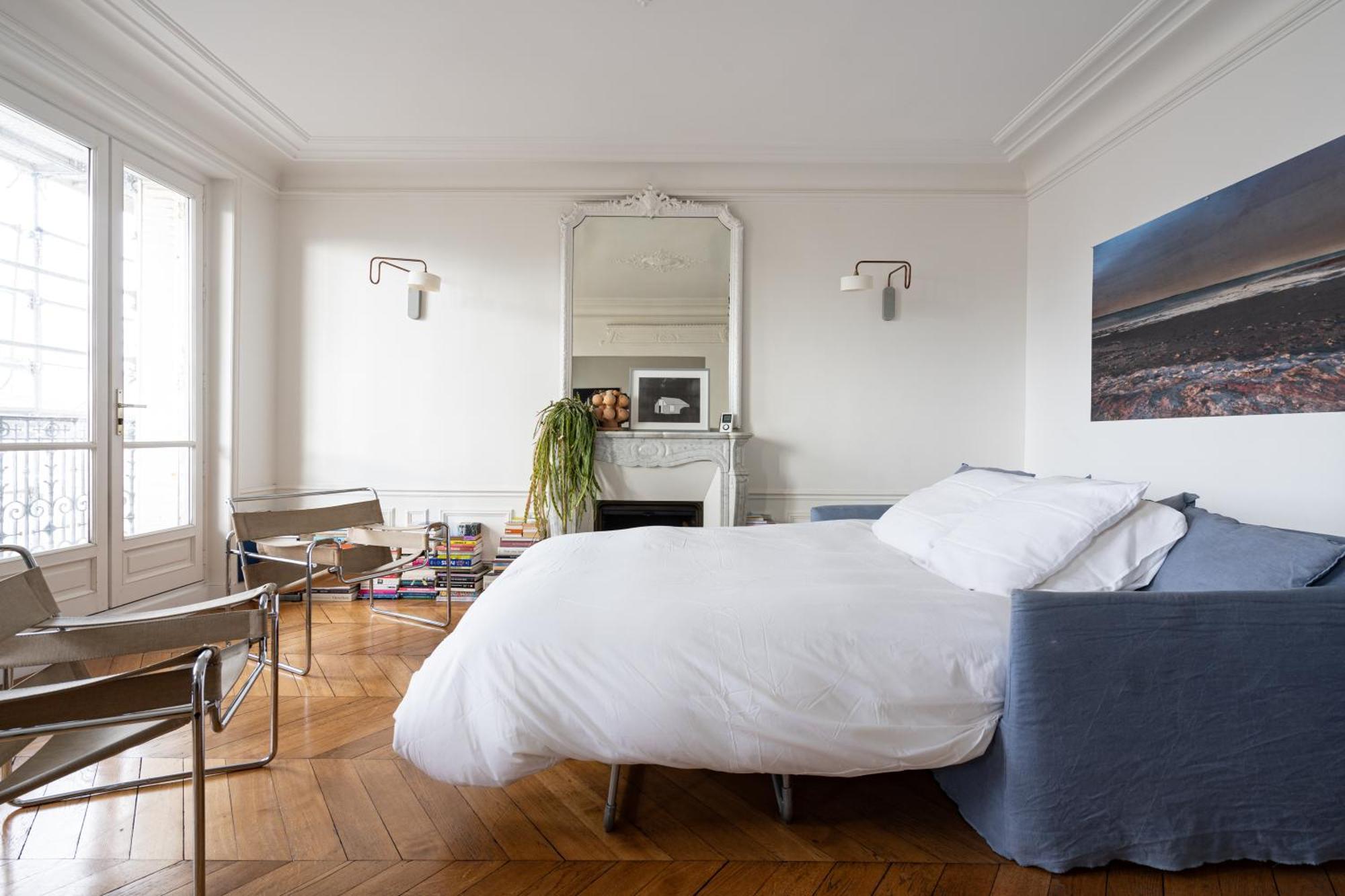 2 Bd Lovely Facing Canal St Martin Sleeps 6