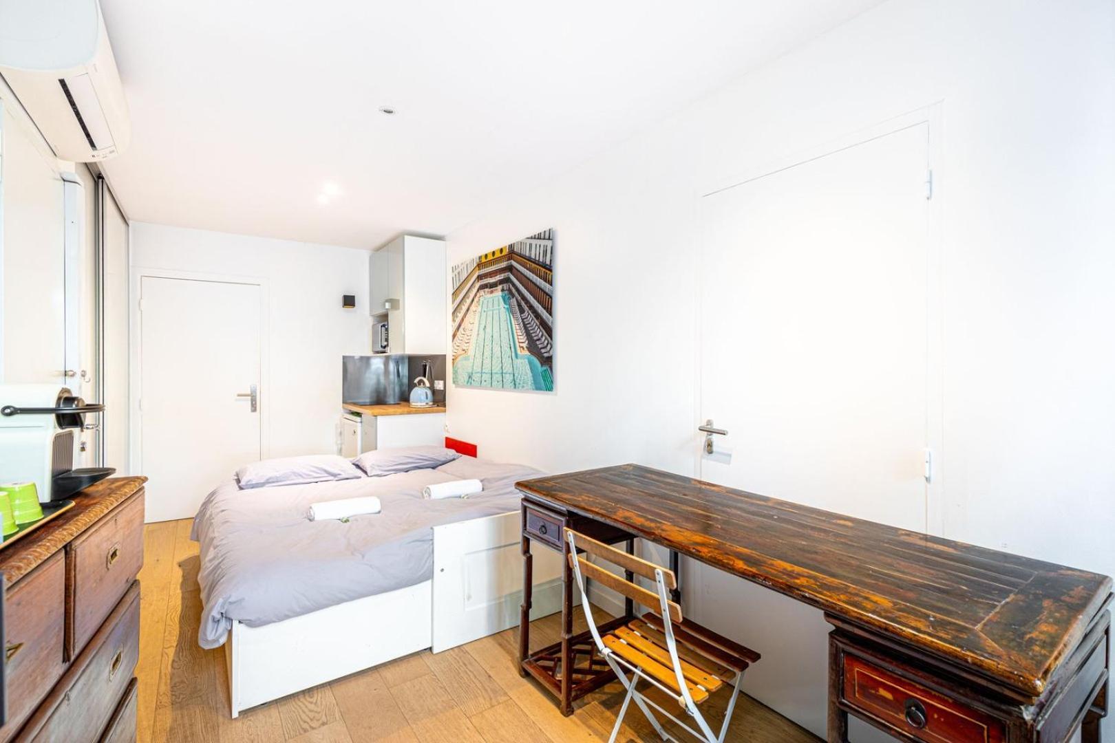 Charming In The 16th Apartment