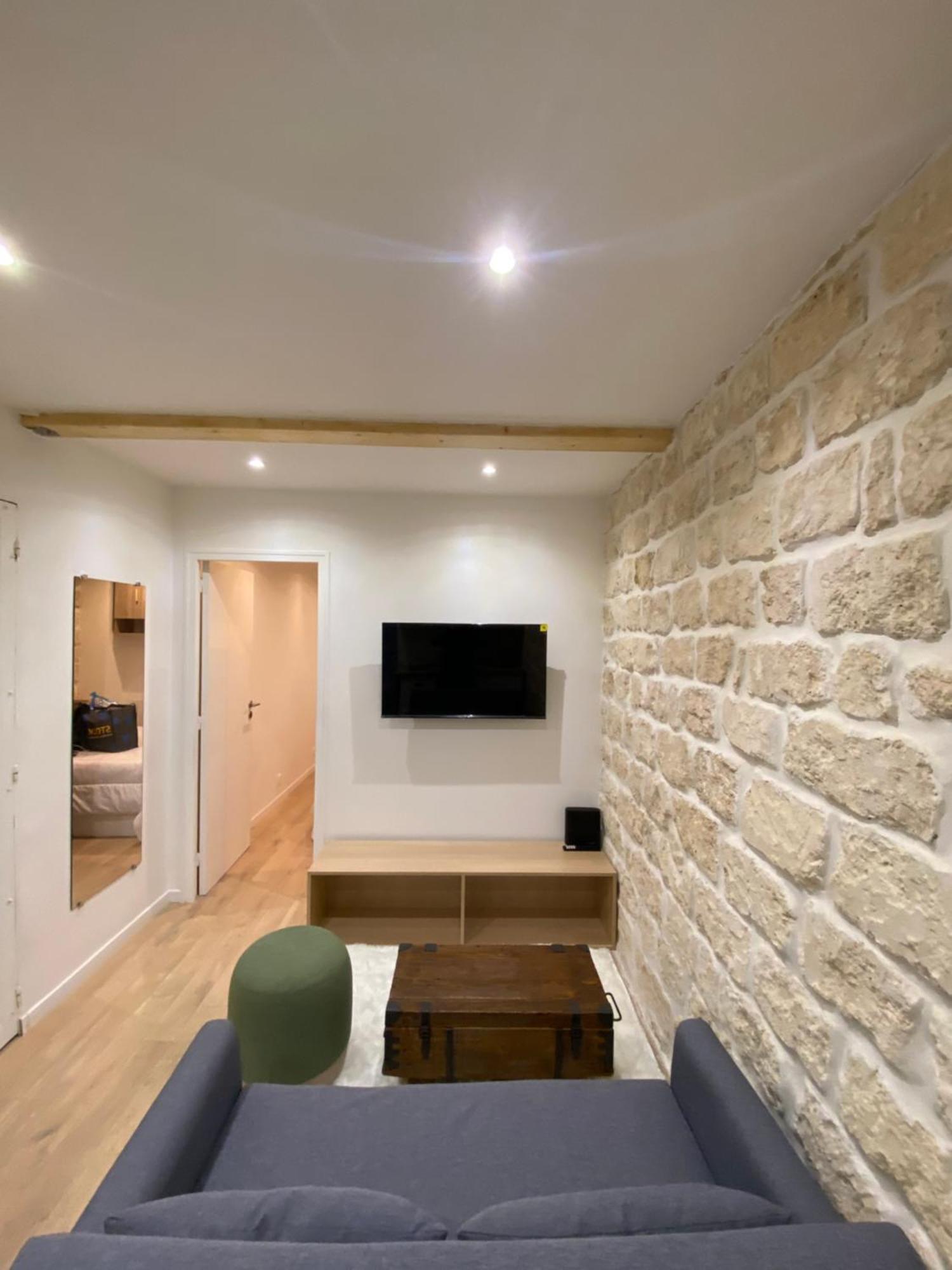 Neuf A Louer, Sacre Coeur Apartment *