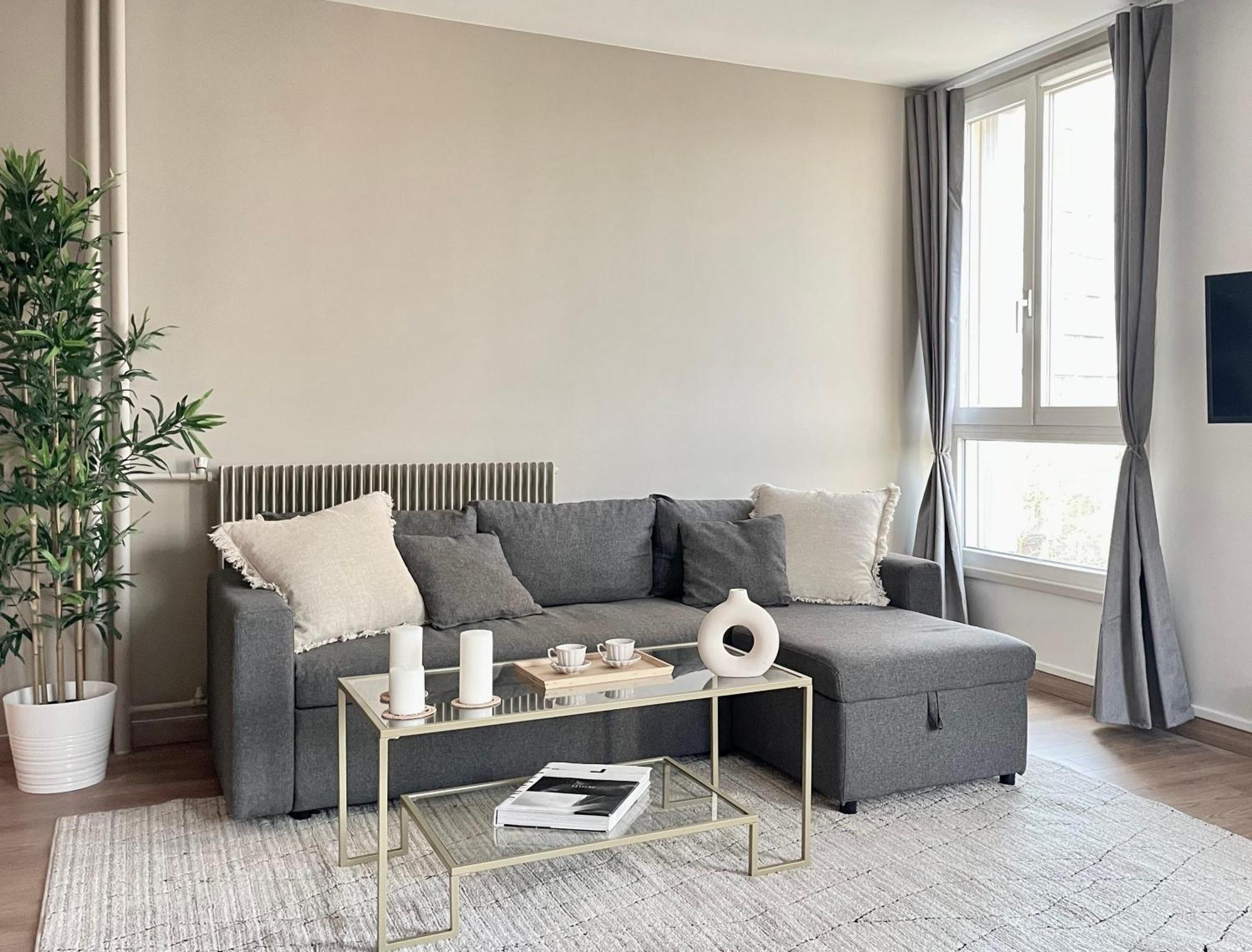 Luxurious & Spacious Flat In Appartement