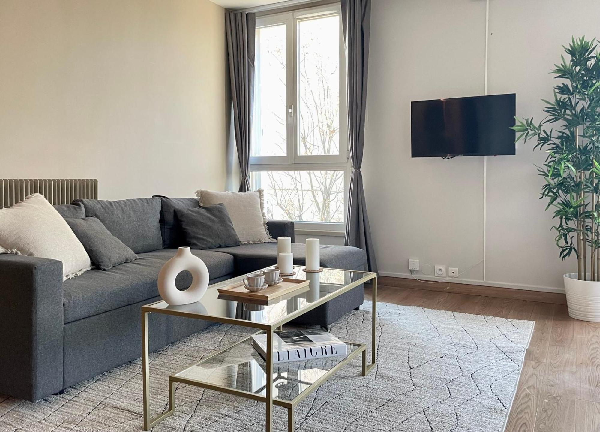 Luxurious & Spacious Flat In Appartement *