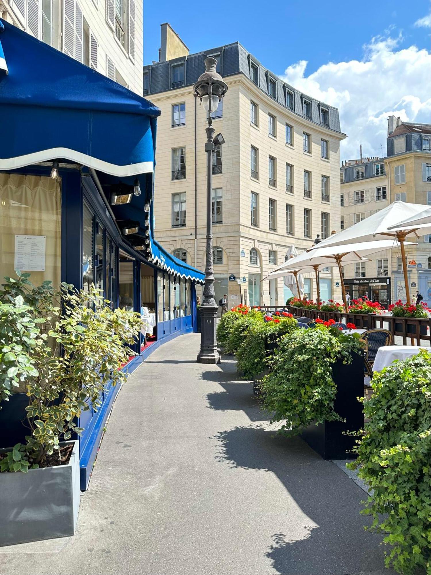 Saint-germain-des-pres Sumptuous Apartment *