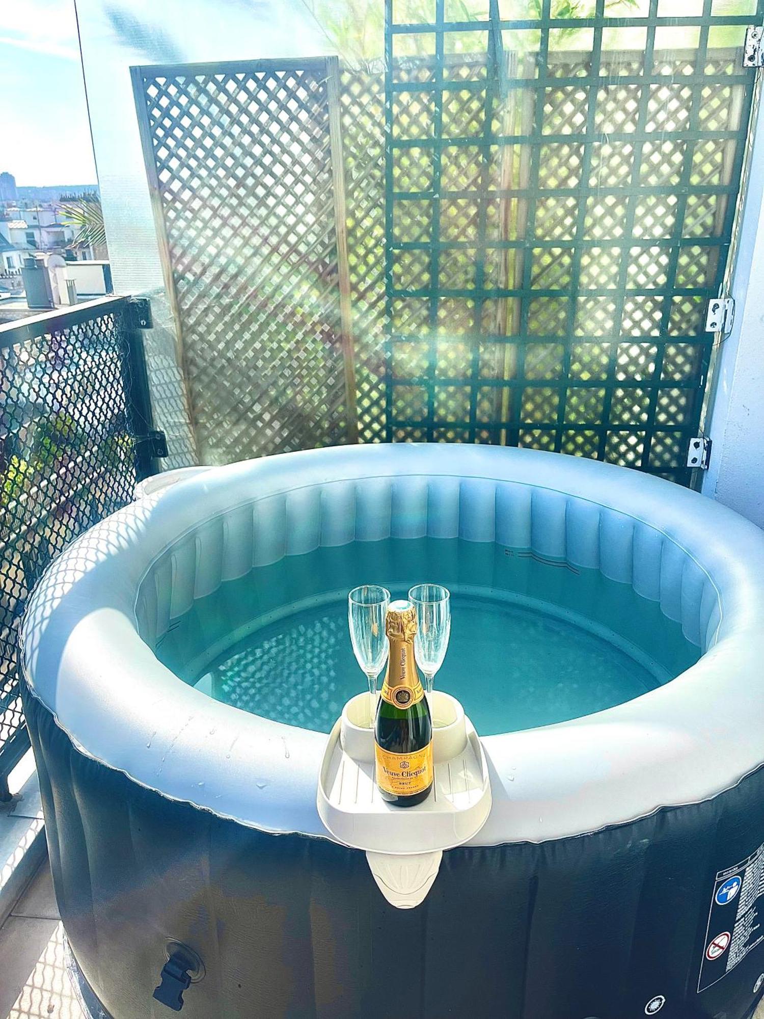 Rooftop Eiffel Tower - Full Ac
