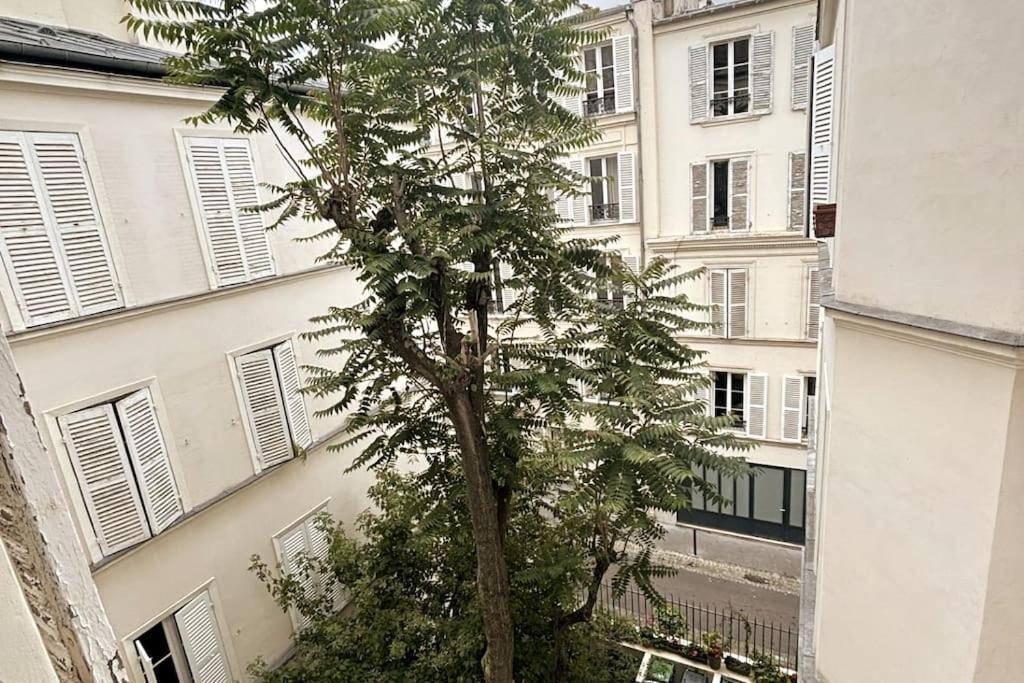 Charming Eiffel Tower Apartment Paris